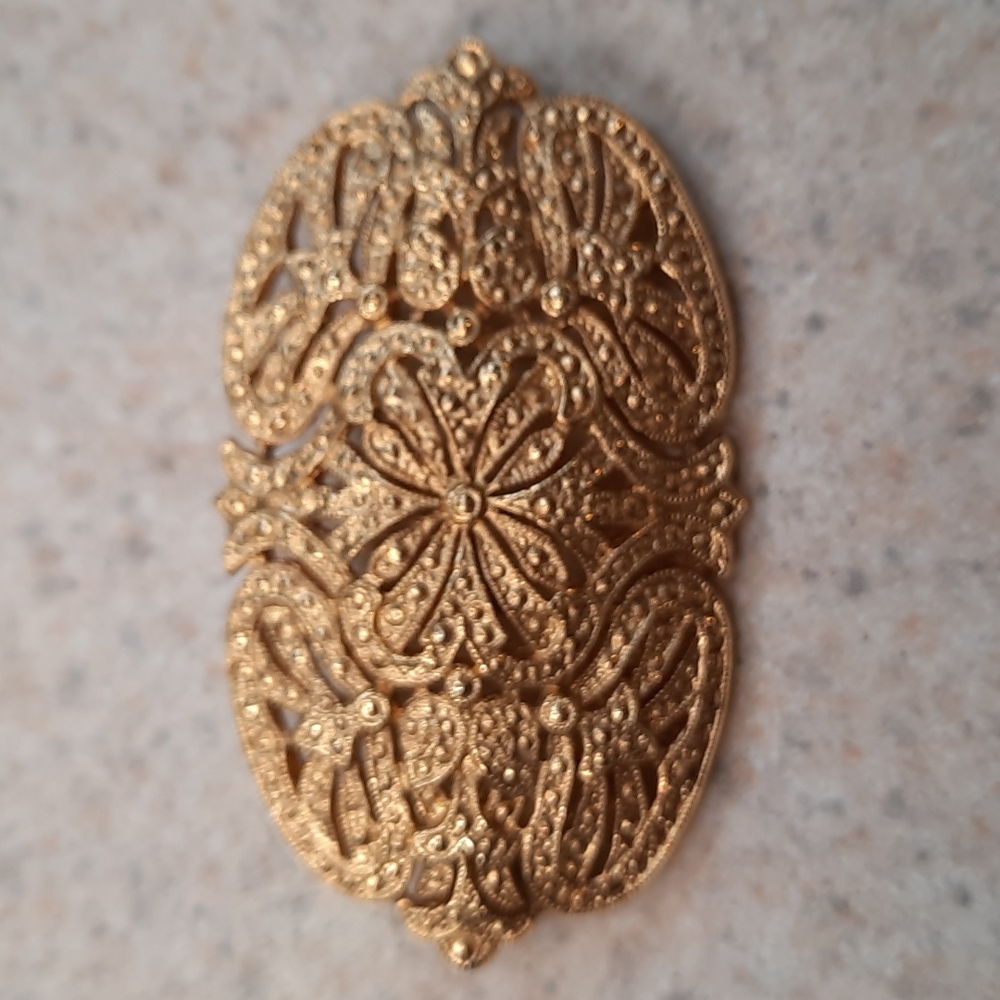Statement brooch
